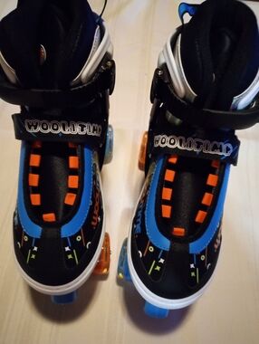 Woolitime Kids Black & Blue Adjustable Light Up Roller Skates Size Large 5-8Shoe